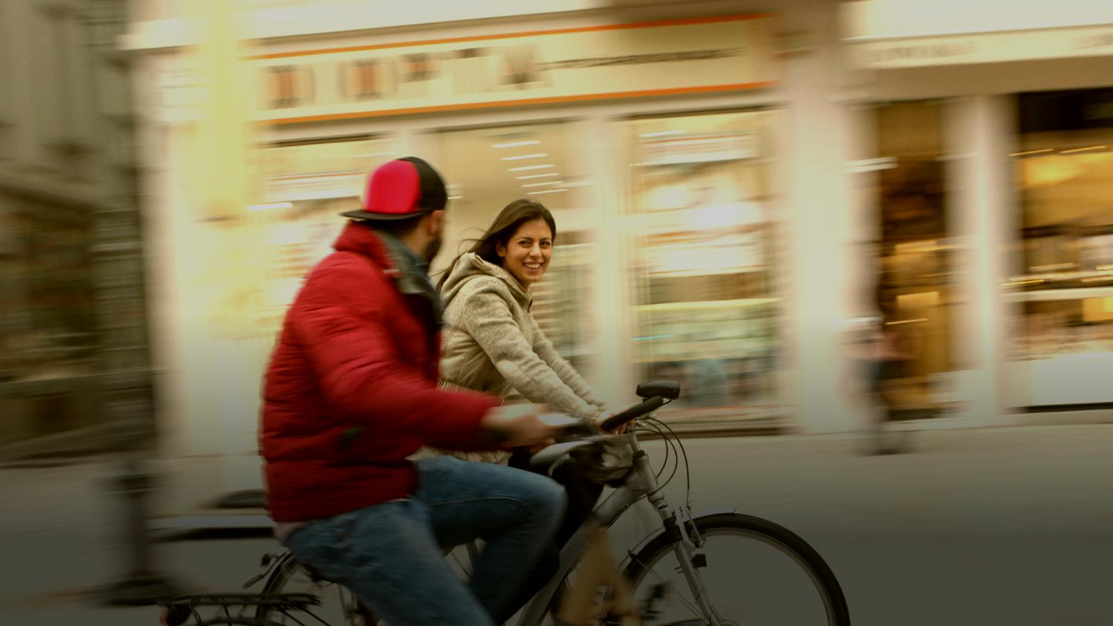 couple cycling